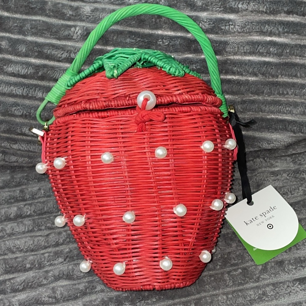 24HR DROP ⬇️ Kate Spade Pearl Strawberry Bucket bag - Picture 5 of 5